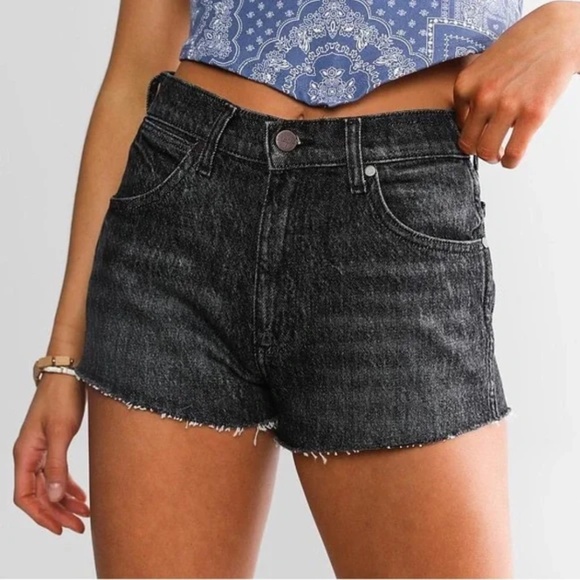 Wrangler Frayed Hem Festival Stretch Short - Picture 2 of 9